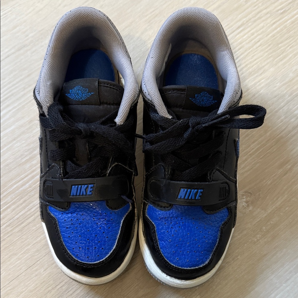 Nike Kids Black and Royal Blue Sneakers